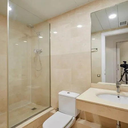 The Collection - Classy 3bd - 2bth With Private Patio In Eixample شقة