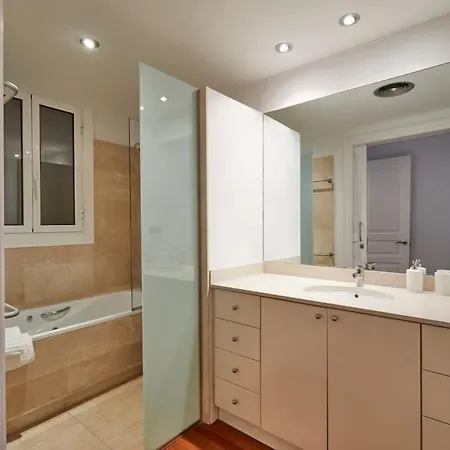 Classy 3Bd - 2Bth With Private Patio In Eixample
