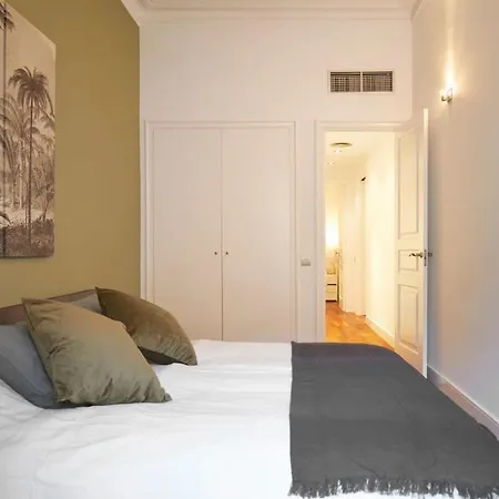 Classy 3Bd - 2Bth With Private Patio In Eixample Barcelona