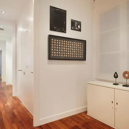 Classy 3Bd - 2Bth With Private Patio In Eixample Apartmán