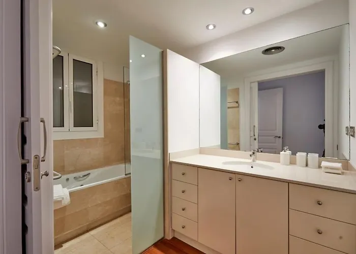 The Collection - Classy 3bd - 2bth With Private Patio In Eixample