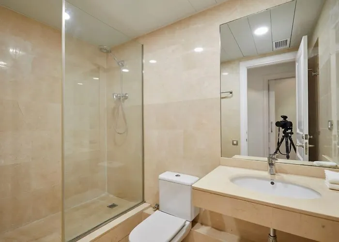The Collection - Classy 3bd - 2bth With Private Patio In Eixample Appartement